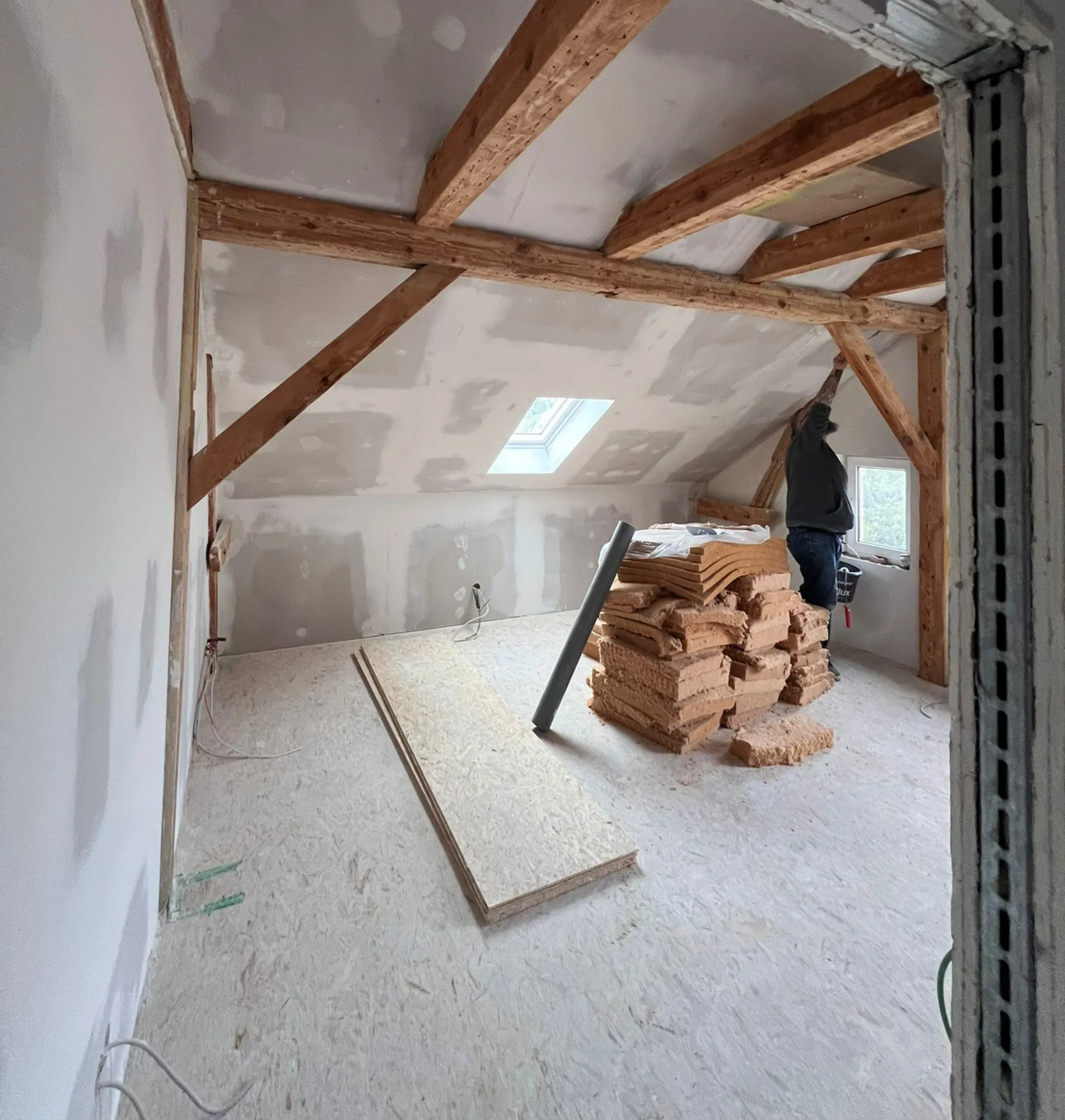 Dachausbau Referenz – ausgebaute Dachschräge mit Trockenbau in Berlin & Brandenburg