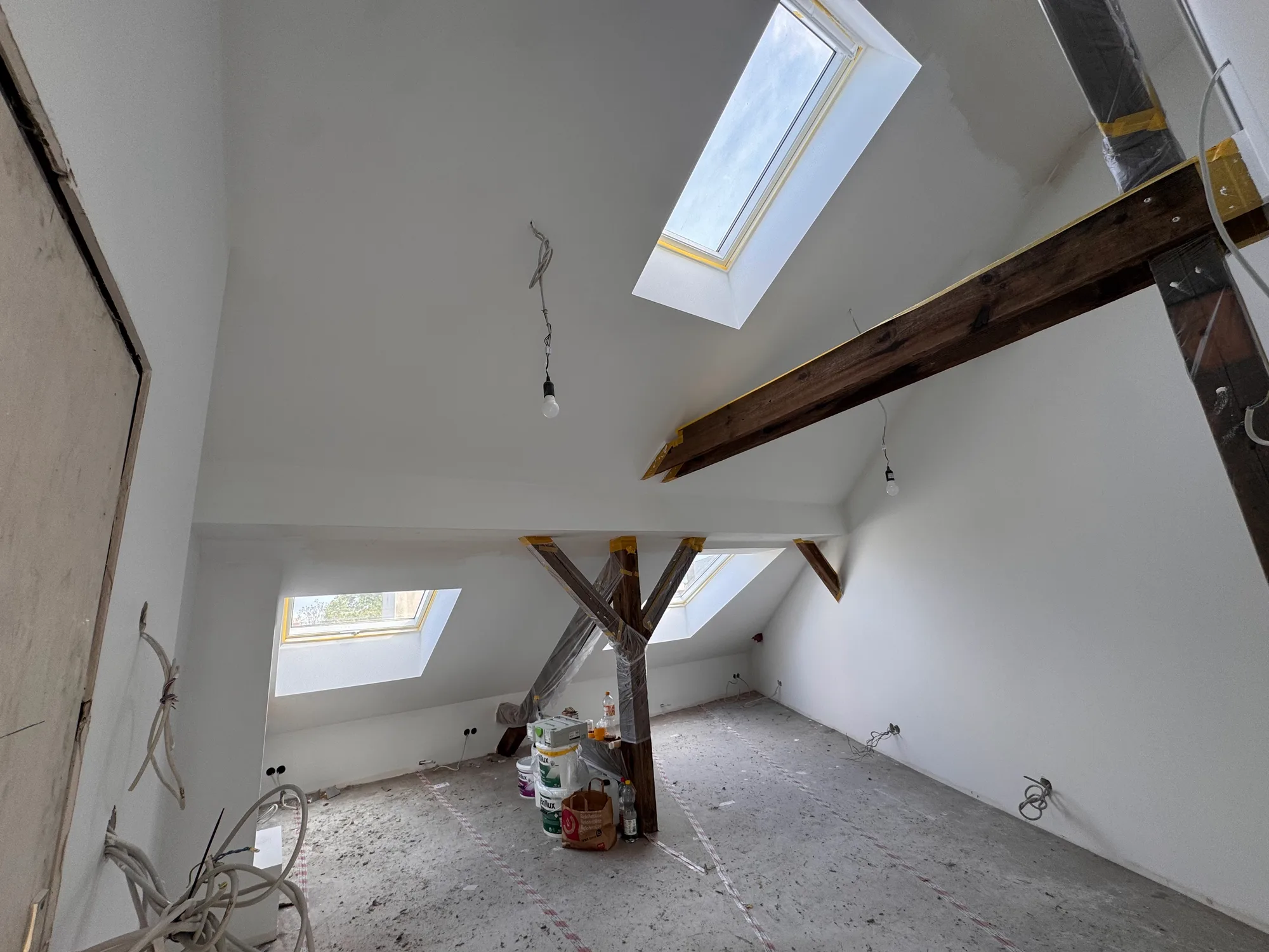 Dachausbau Referenz – ausgebaute Dachschräge mit Trockenbau in Berlin & Brandenburg