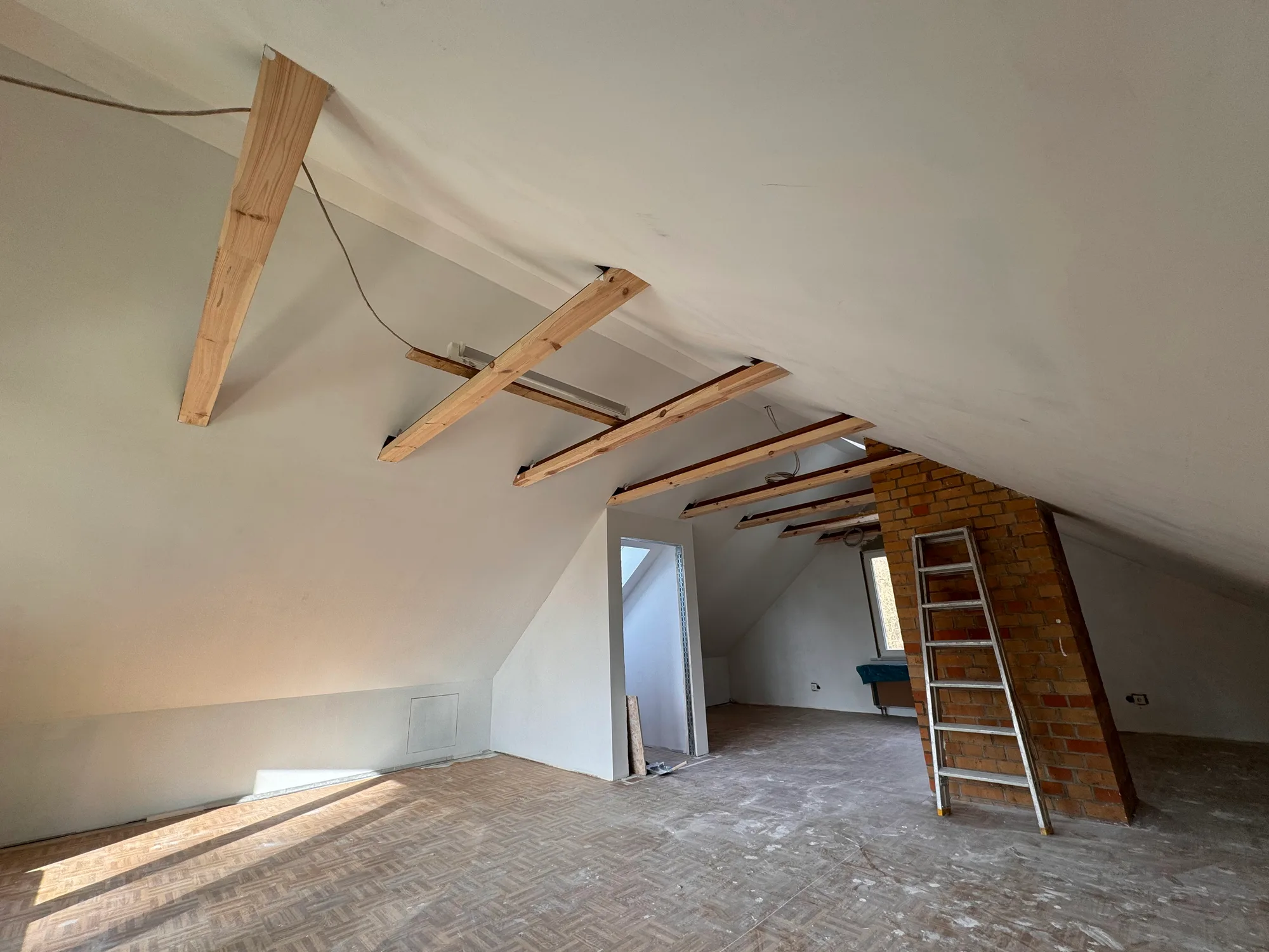 Dachausbau Referenz – ausgebaute Dachschräge mit Trockenbau in Berlin & Brandenburg