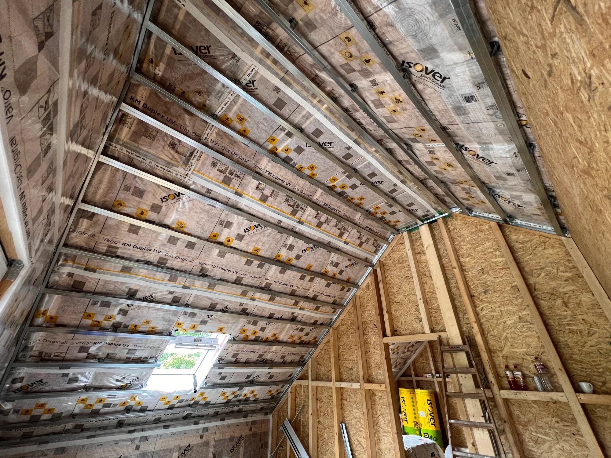 Dachausbau Referenz – ausgebaute Dachschräge mit Trockenbau in Berlin & Brandenburg