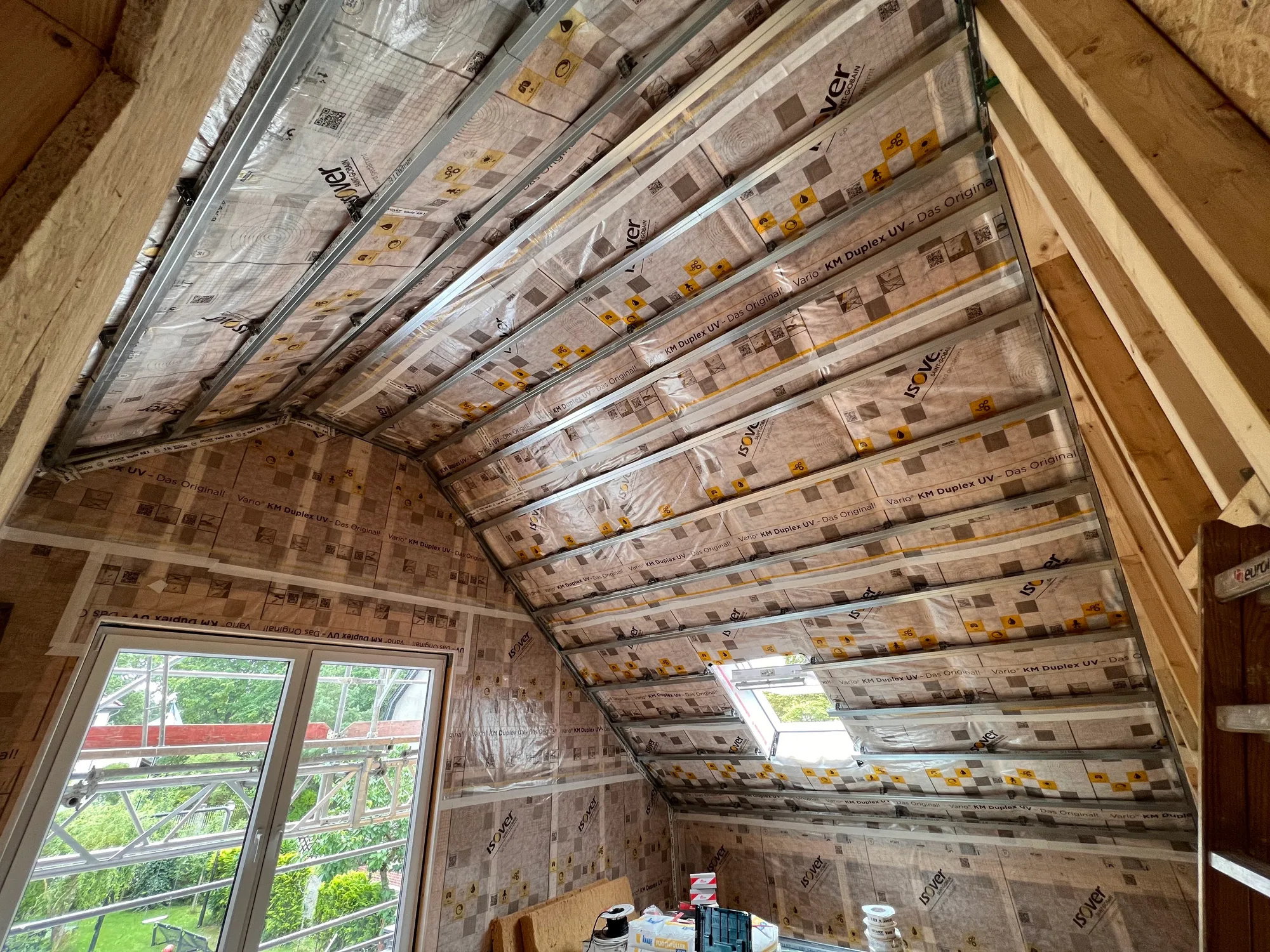 Dachausbau Referenz – ausgebaute Dachschräge mit Trockenbau in Berlin & Brandenburg