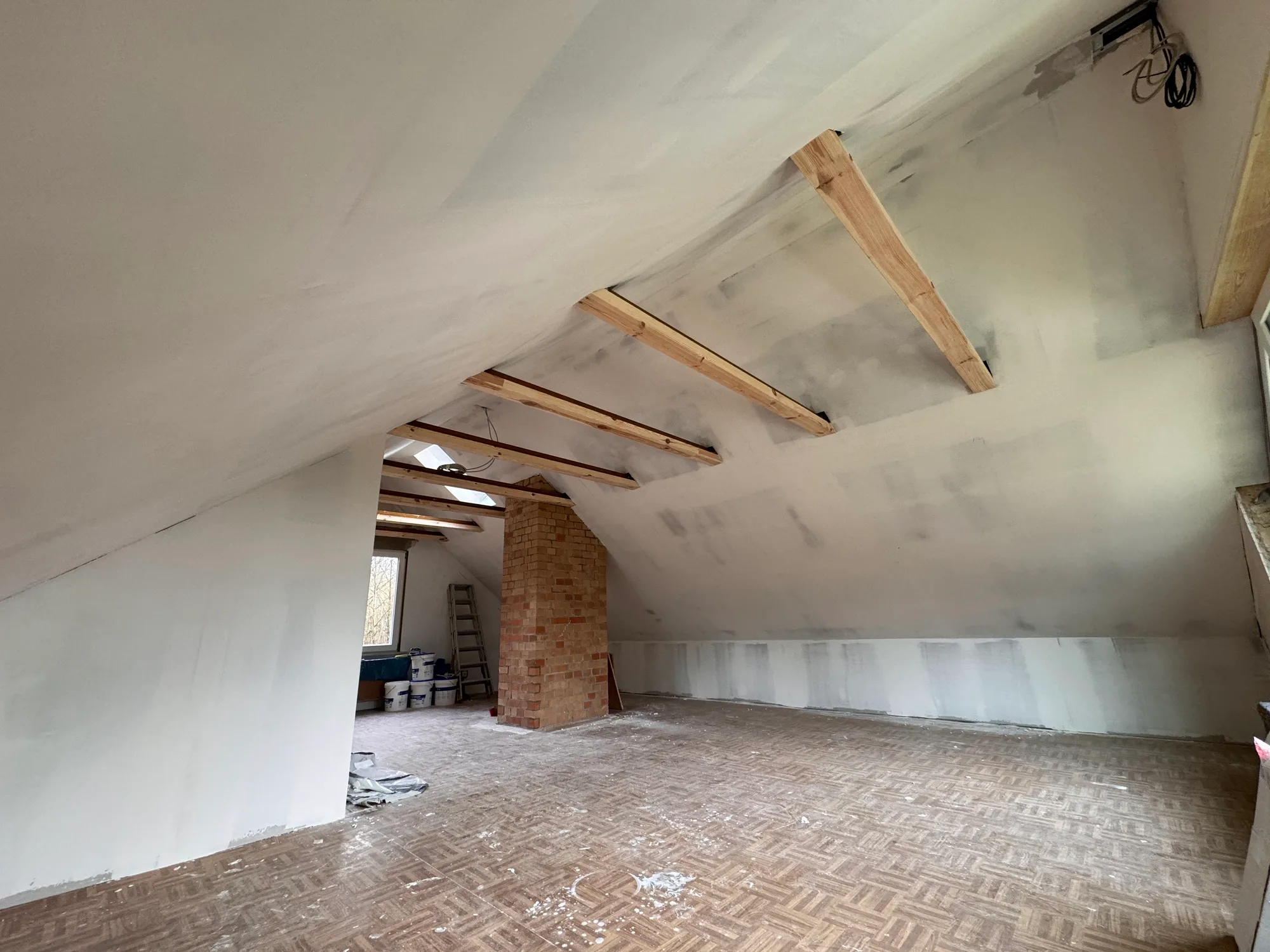 Dachausbau Referenz – ausgebaute Dachschräge mit Trockenbau in Berlin & Brandenburg