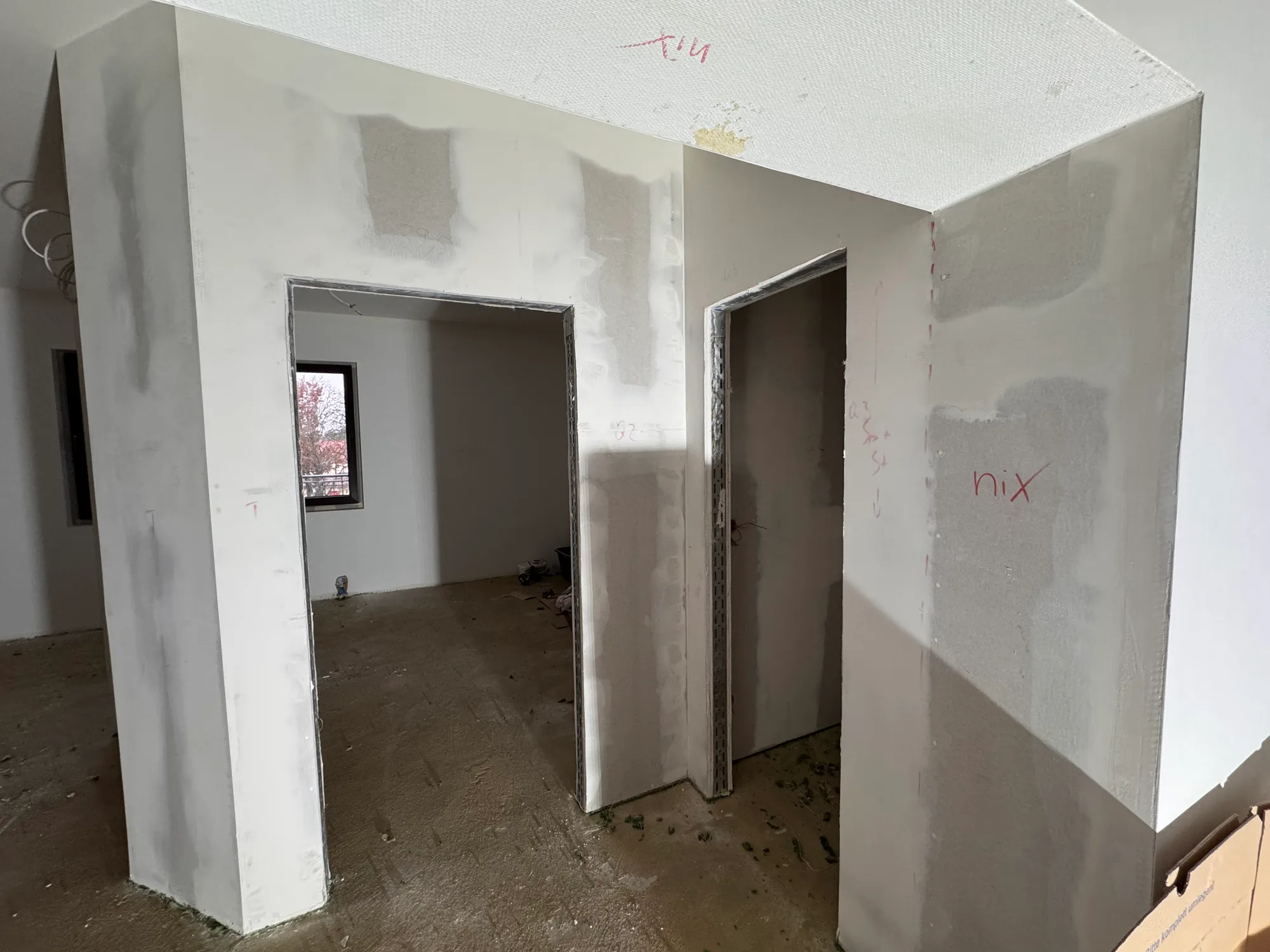Trockenbauwand – gespachtelte Trennwand im Trockenbau – M&N Trockenbau Berlin & Brandenburg