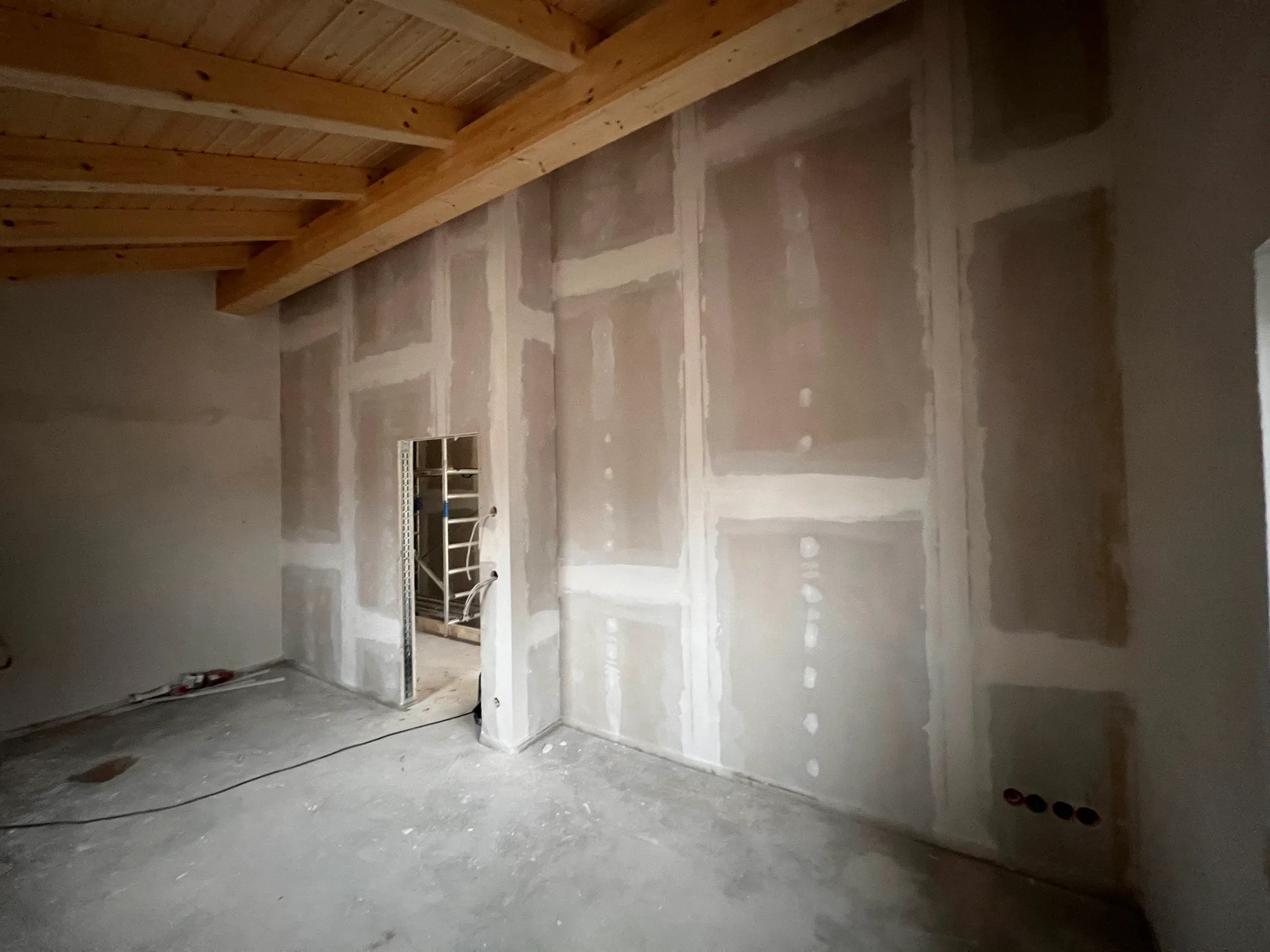 Trockenbauwand – gespachtelte Trennwand im Trockenbau – M&N Trockenbau Berlin & Brandenburg