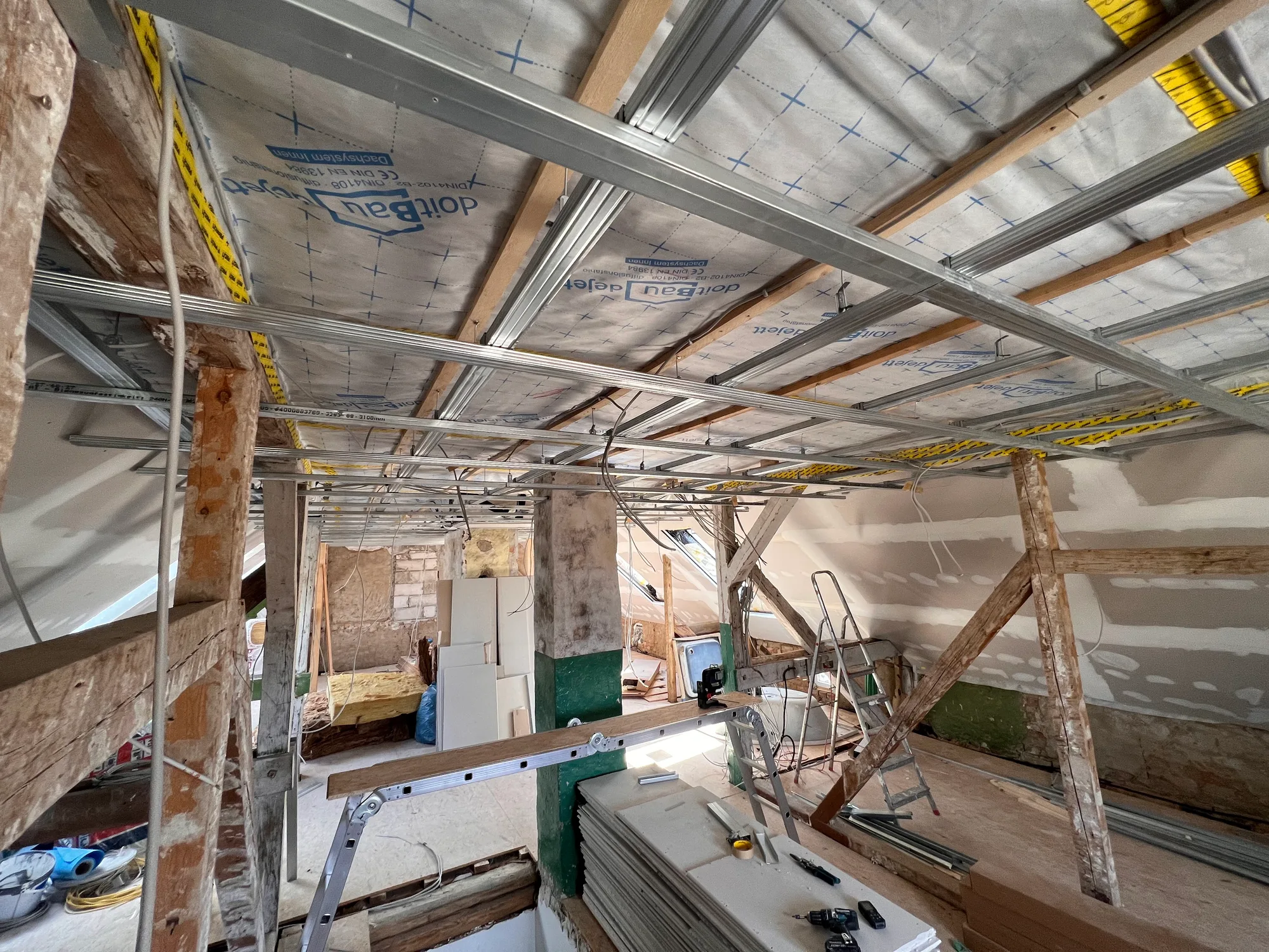 Dachausbau Referenz – ausgebaute Dachschräge mit Trockenbau in Berlin & Brandenburg