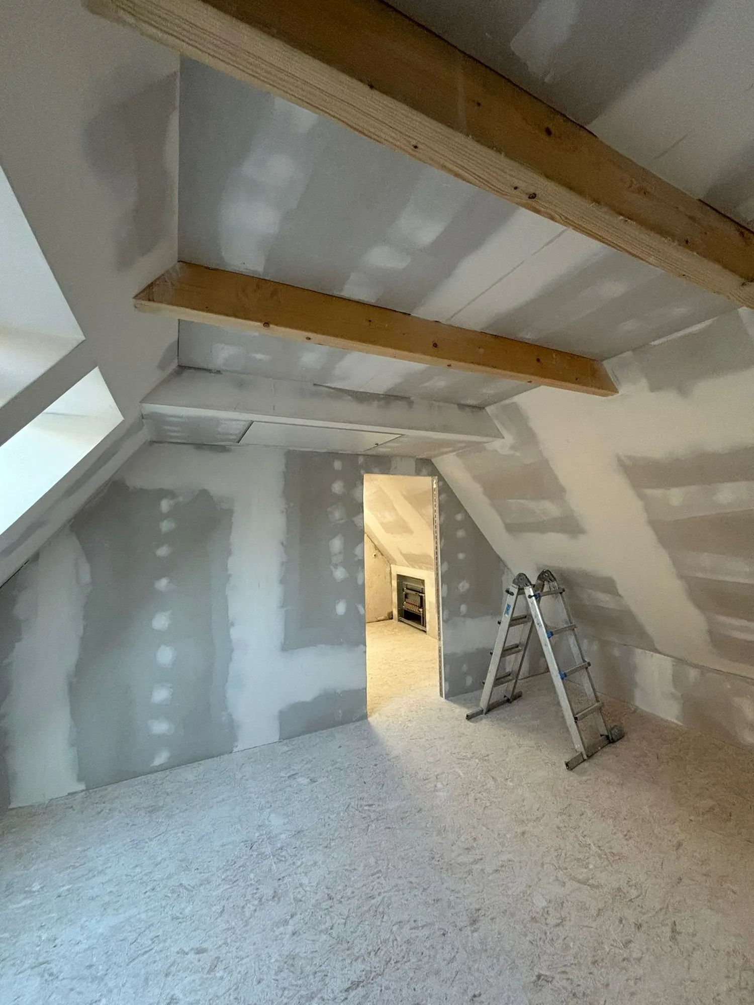 Dachausbau – ausgebautes Dachgeschoss mit Trockenbau – M&N Trockenbau Berlin & Brandenburg