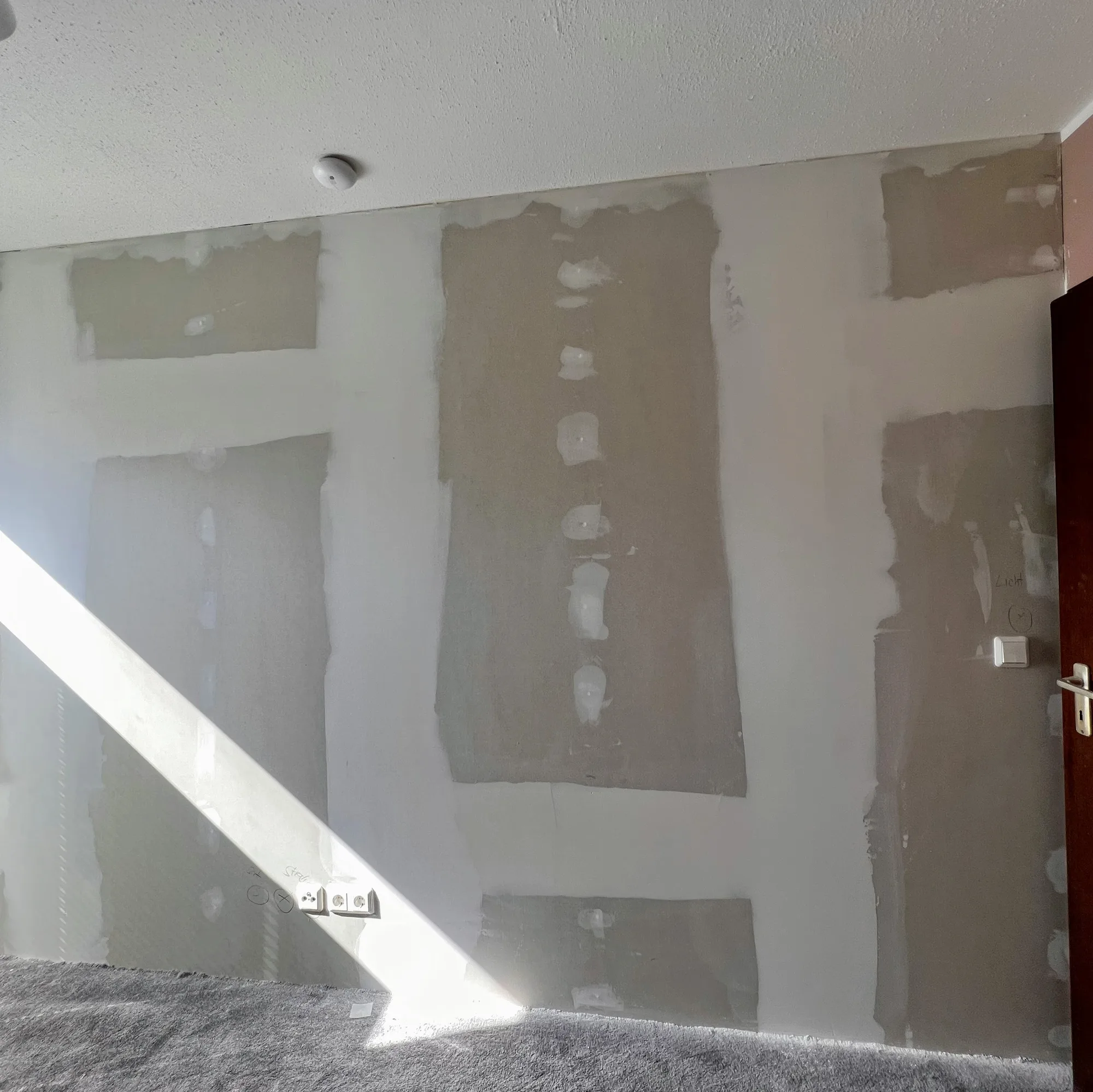 Spachtelarbeiten – Referenzbild von M&N Trockenbau in Berlin & Brandenburg