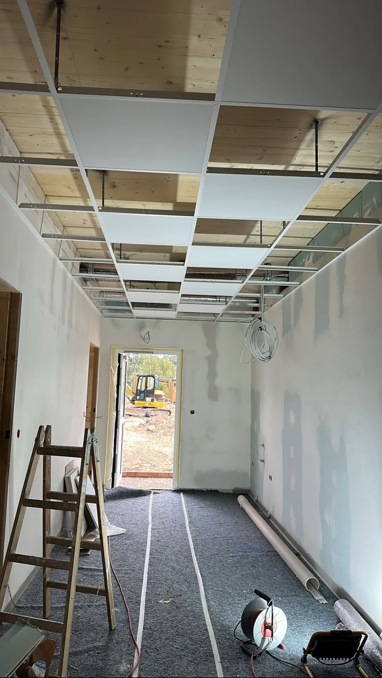 Deckensystem – abgehängte Decke im Trockenbau – M&N Trockenbau Berlin & Brandenburg
