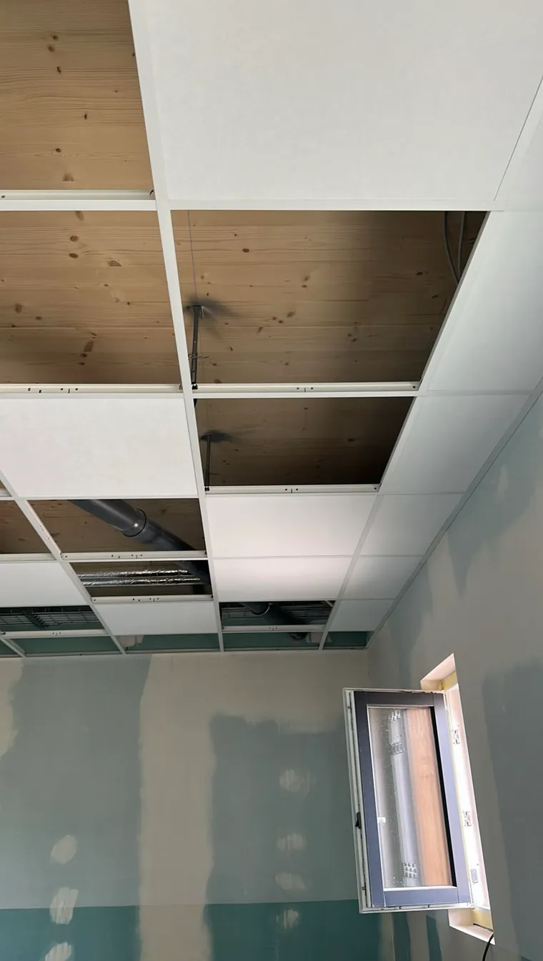 Deckensystem – abgehängte Decke im Trockenbau – M&N Trockenbau Berlin & Brandenburg