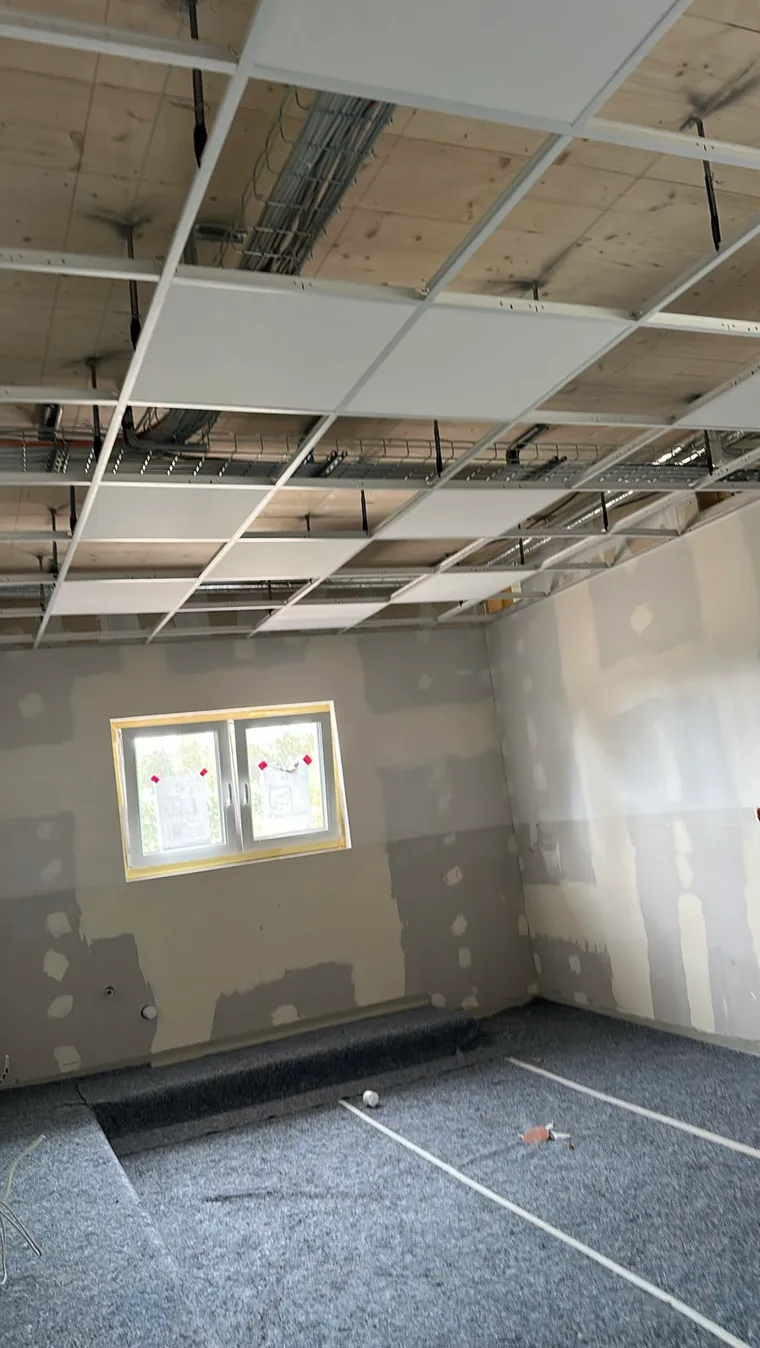 Deckensystem – abgehängte Decke im Trockenbau – M&N Trockenbau Berlin & Brandenburg