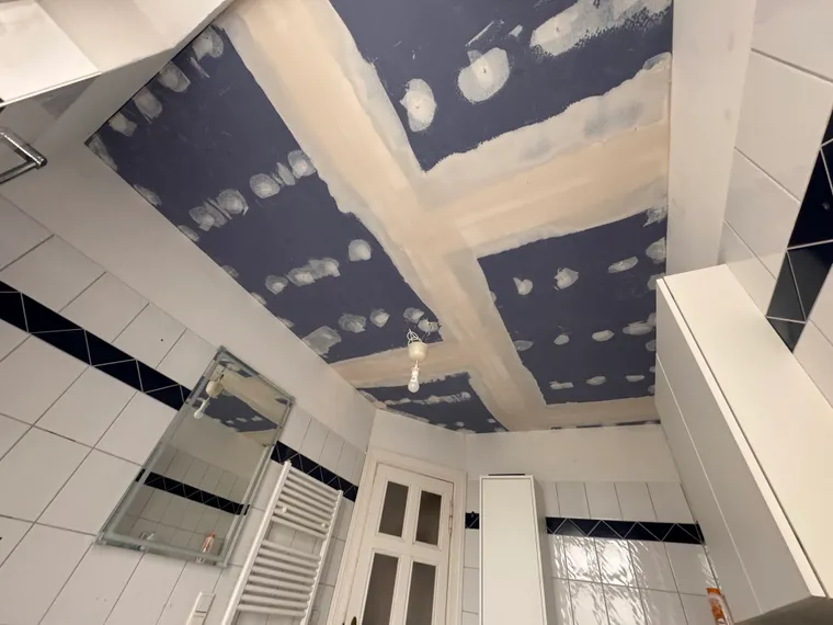Deckensystem – abgehängte Decke im Trockenbau – M&N Trockenbau Berlin & Brandenburg