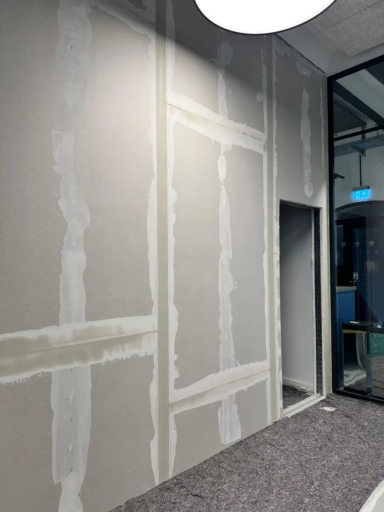 Trockenbauwand – gespachtelte Trennwand im Trockenbau – M&N Trockenbau Berlin & Brandenburg