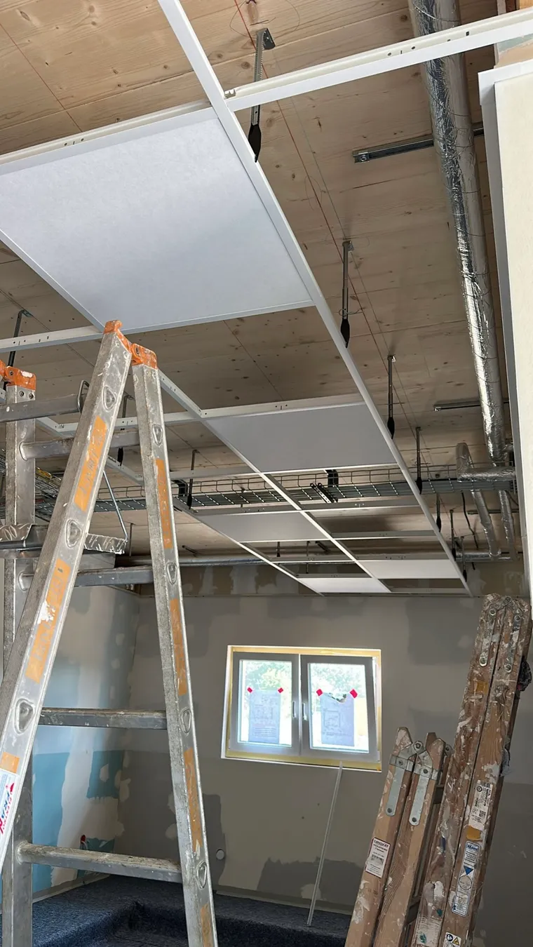Deckensystem – abgehängte Decke im Trockenbau – M&N Trockenbau Berlin & Brandenburg